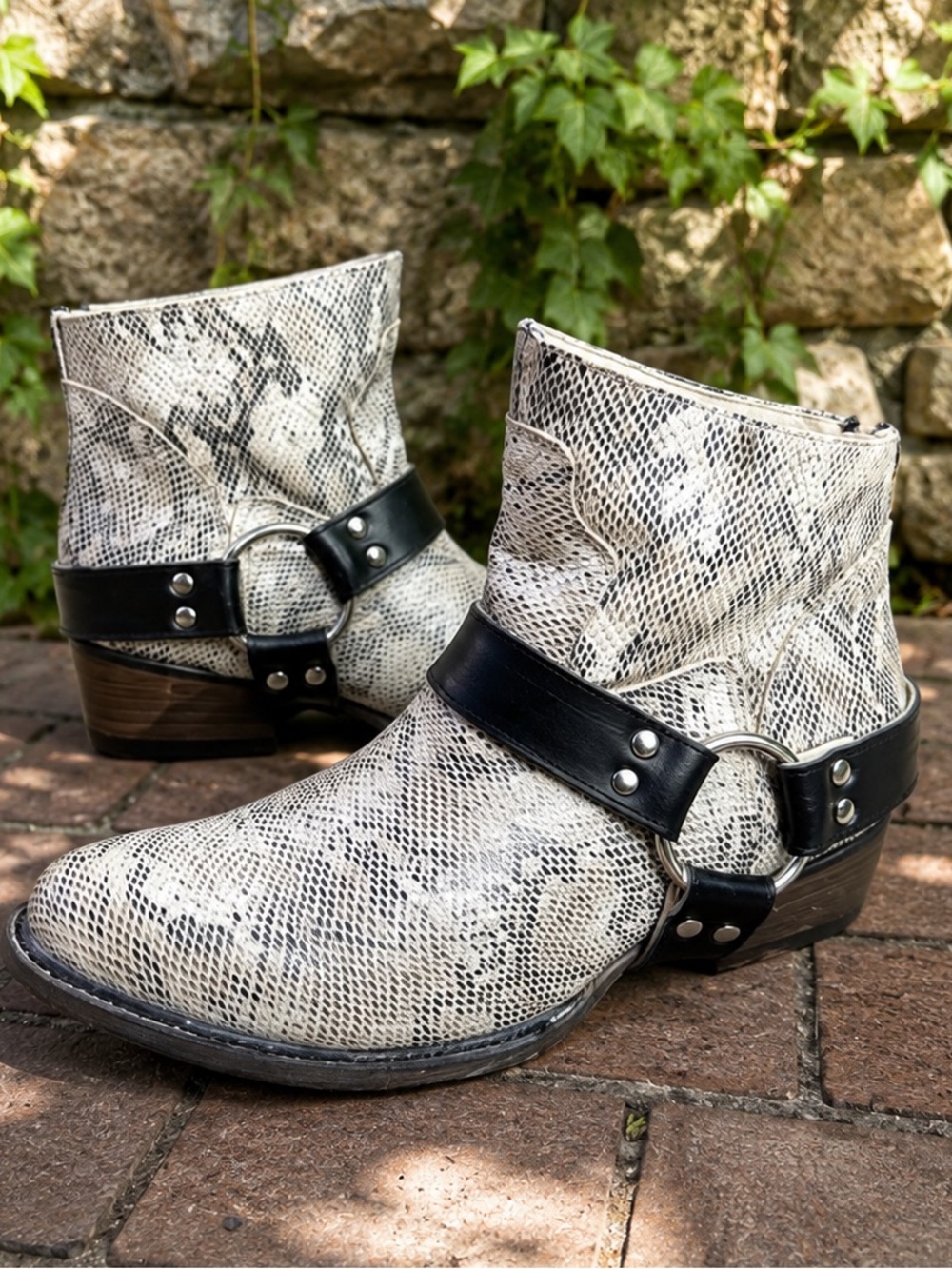 FREEBIRD Coastal Cowgirl Southwestern Santiago Snake Leather Harness Boots, 7